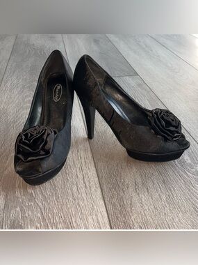 Mandee Open Toe Dress Heel With Flower